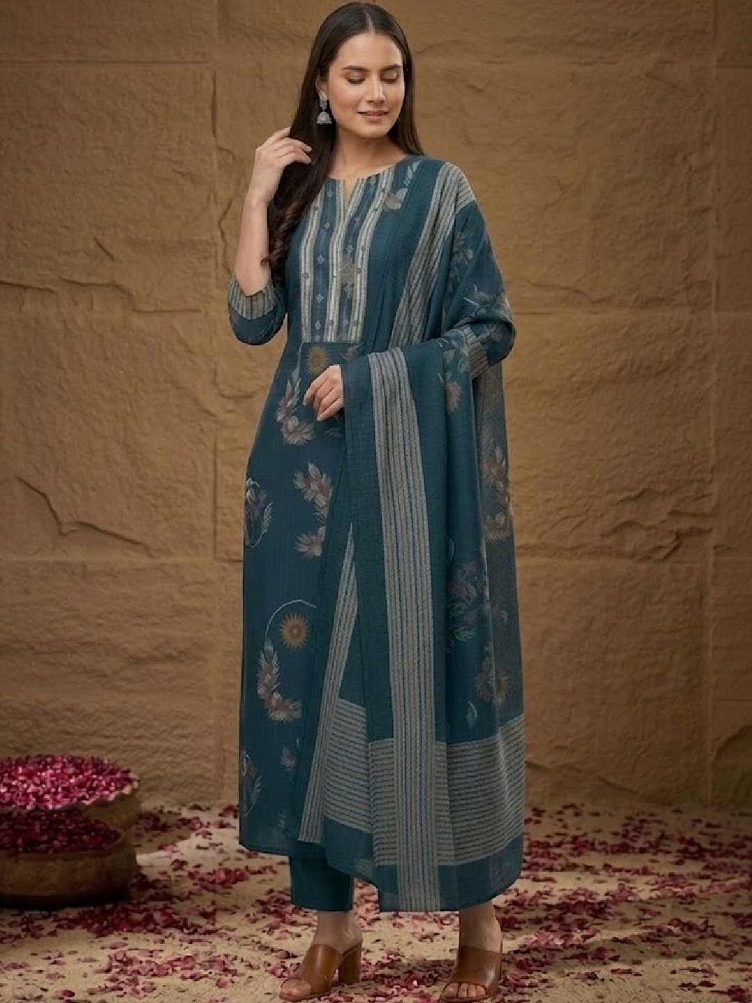 House of Pataudi Women Floral Printed Regular Kurta with Trousers & With Dupatta