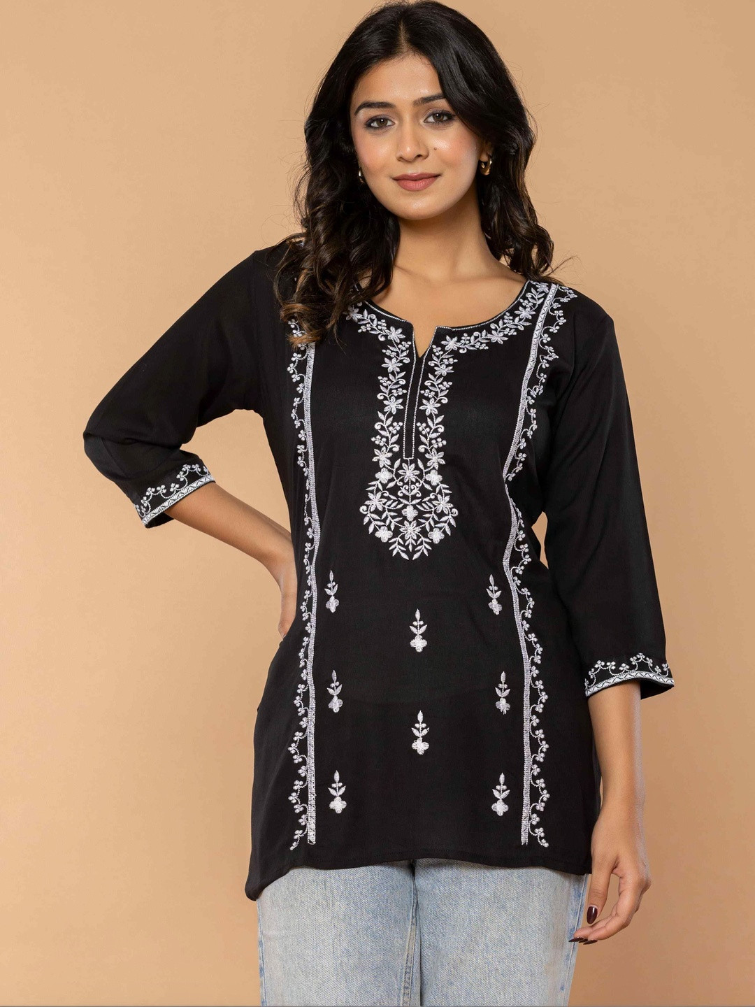 ANGIYA Ethnic Motifs Embroidered V-Neck Thread Work Thread Work Kurti