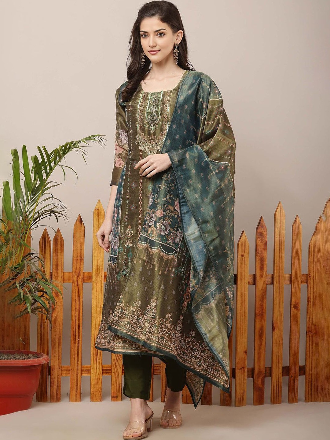 Amodra Women Floral Embroidered Regular Beads and Stones Kurta with Trousers & With Dupatta