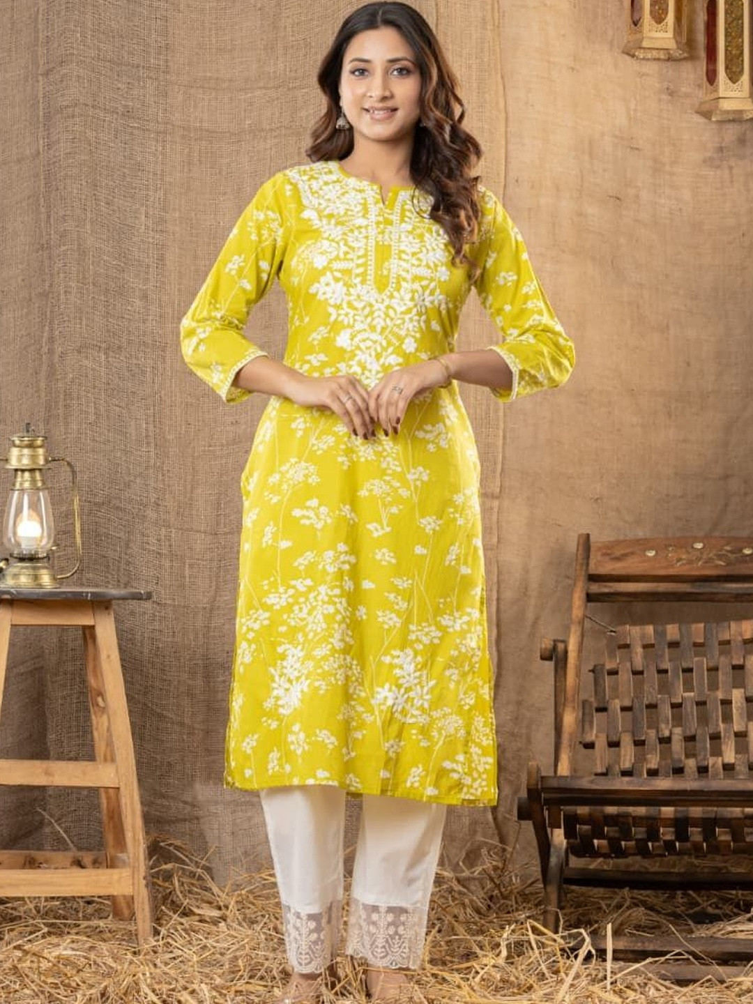 Kapda kissa Women Floral Printed Regular Chikankari Pure Cotton Kurta with Trousers