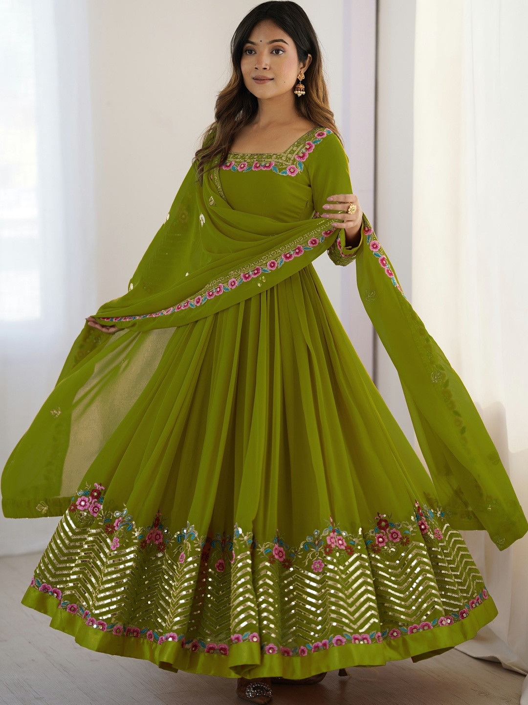 HERE&NOW Women Floral Embroidered Tiered Thread Work Kurta with Trousers & With Dupatta