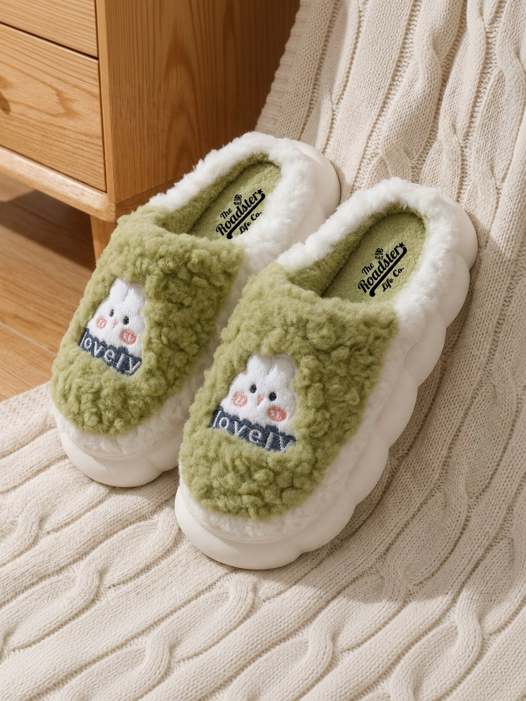 Roadster Women Embellished Room Slippers