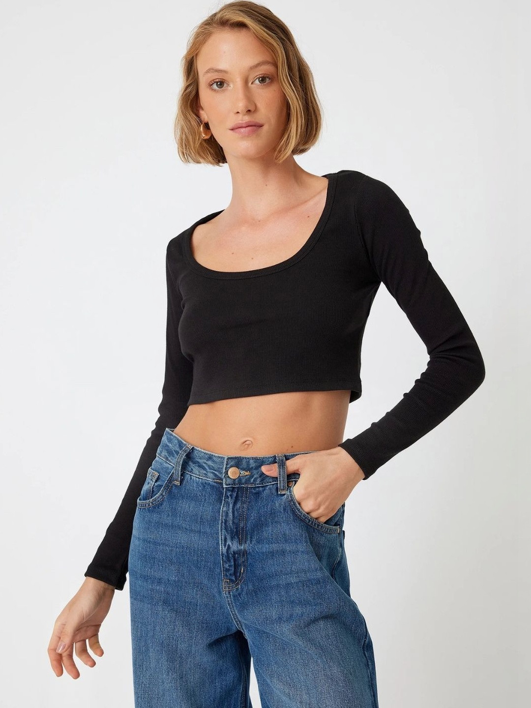 Quintessentials Women Ribbed Solid Scoop Neck Long Sleeve Black Crop Top