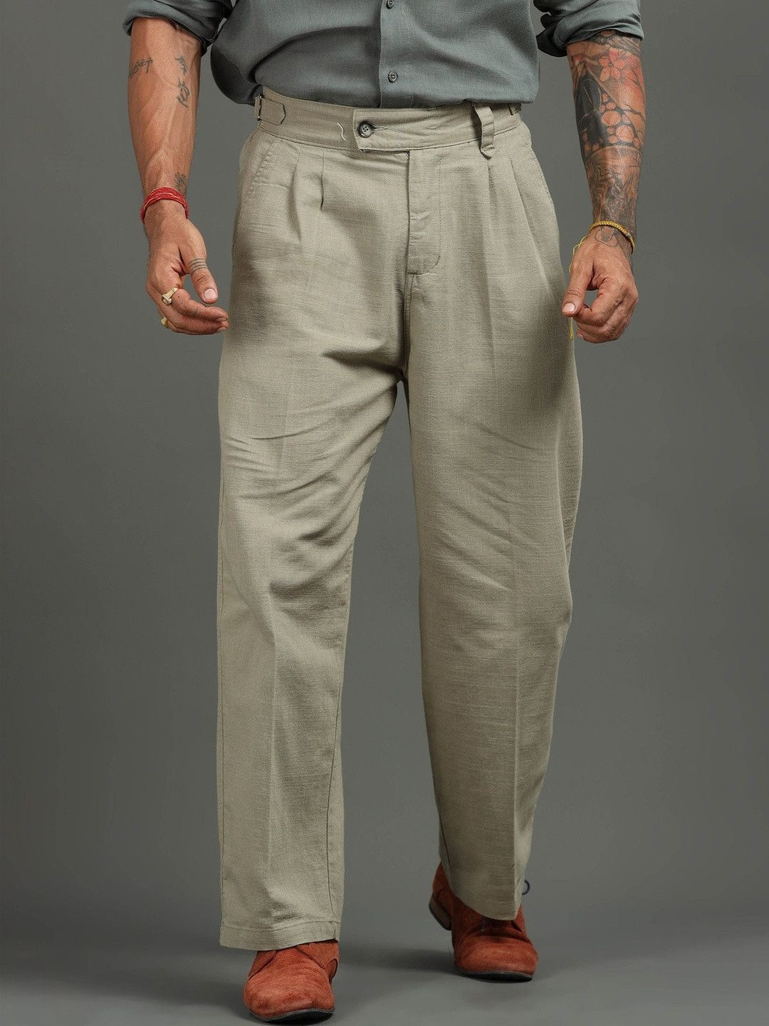 Italian Colony Men Relaxed Mid-Rise Pleated Trousers