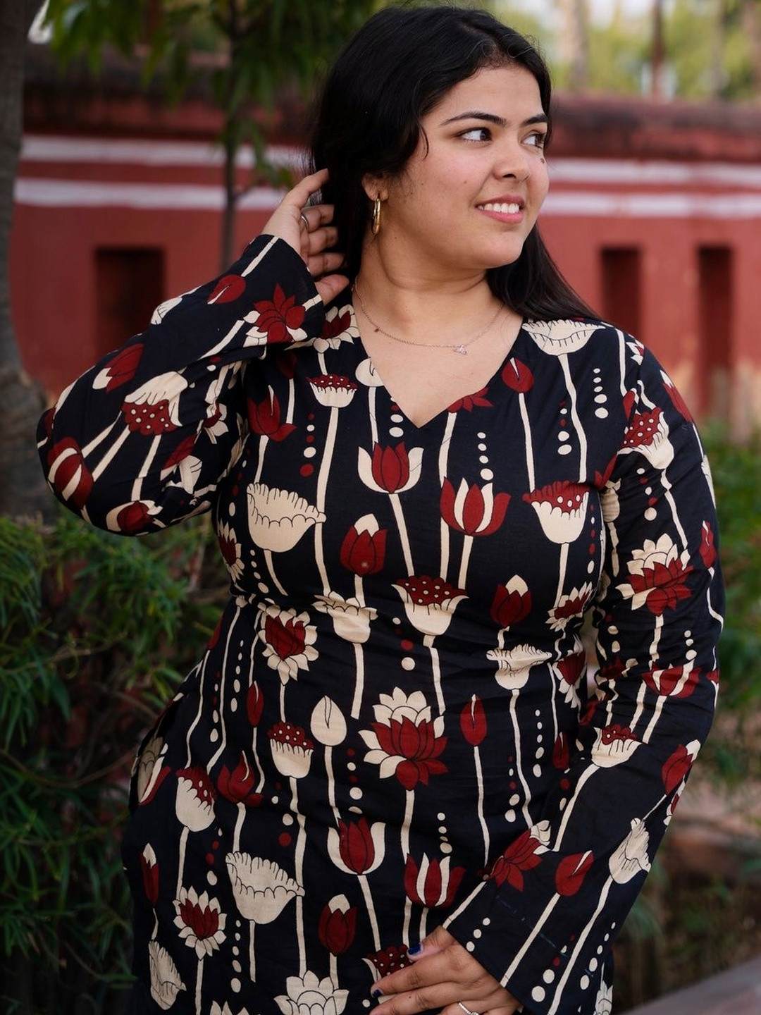 RAJAM Floral Printed V-Neck Pure Cotton Kurti