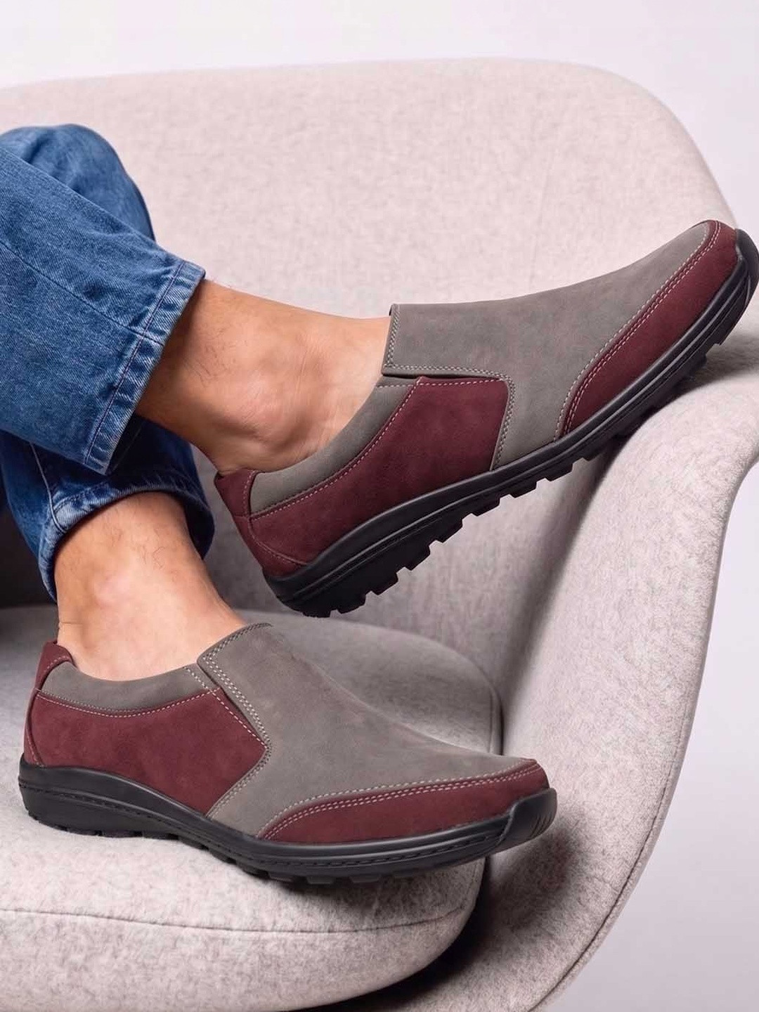 The Roadster Lifestyle Co. Men Round Toe Colourblocked Antibacterial Sneakers