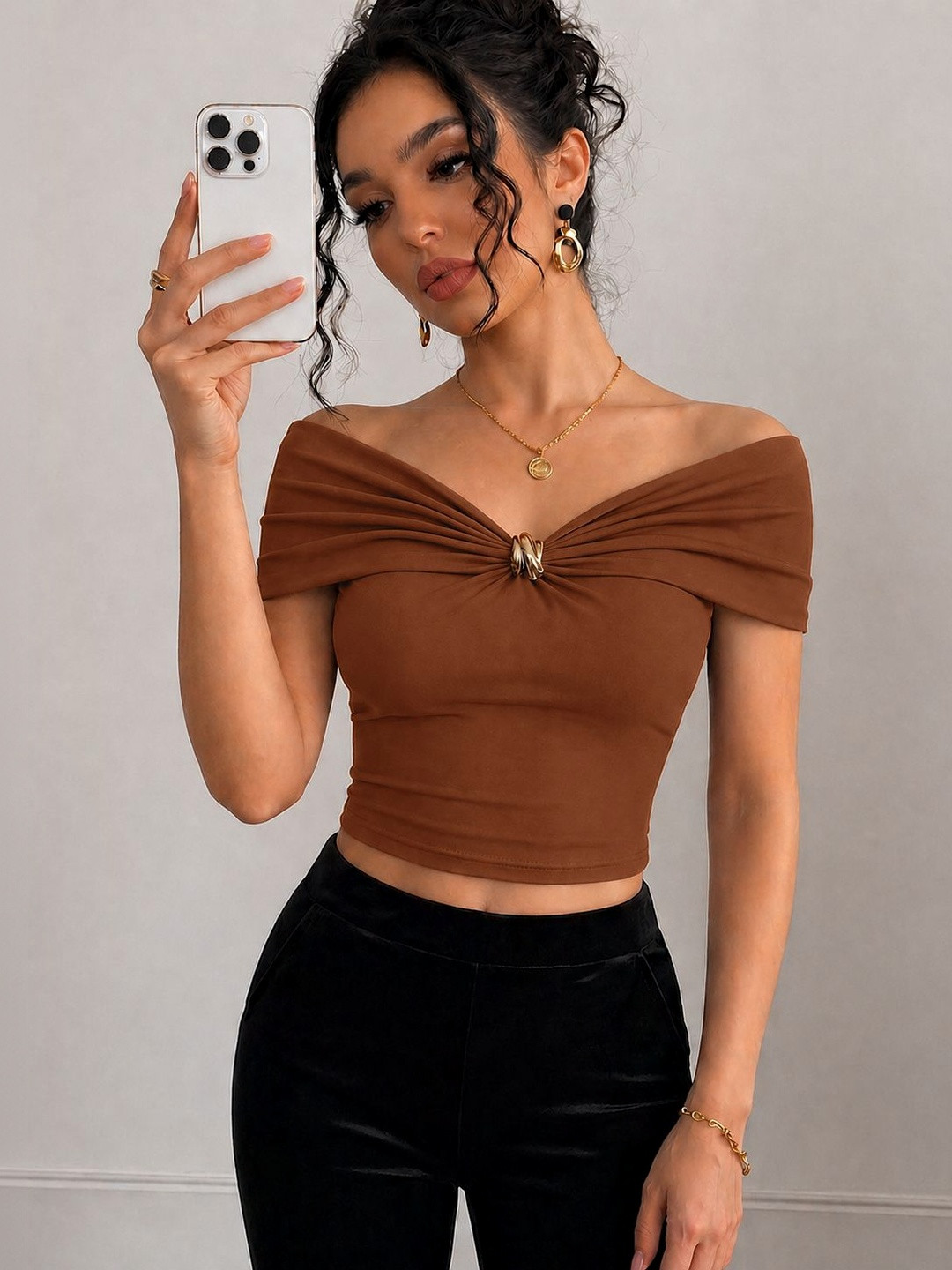 Tivante Off-Shoulder Crop Top