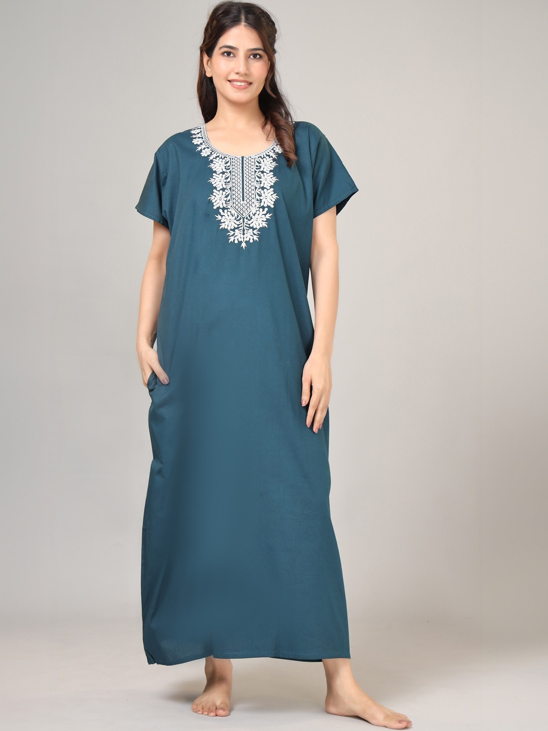 Vardhana Embroidered Maxi Nightdress