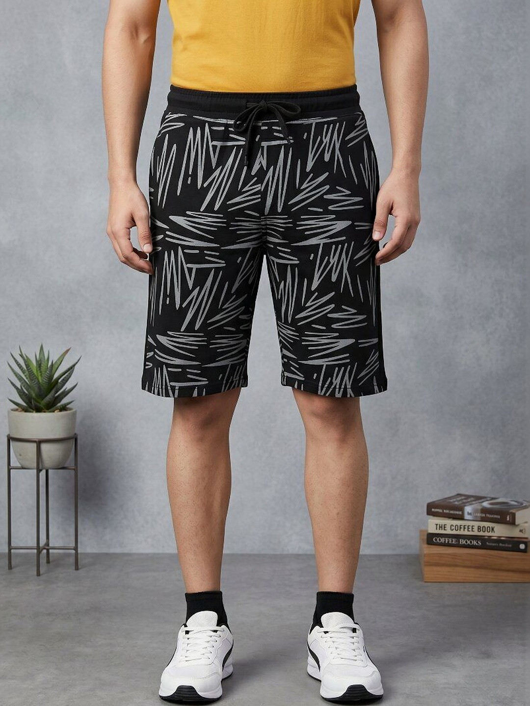 ALIZA Printed Mid-Rise Shorts