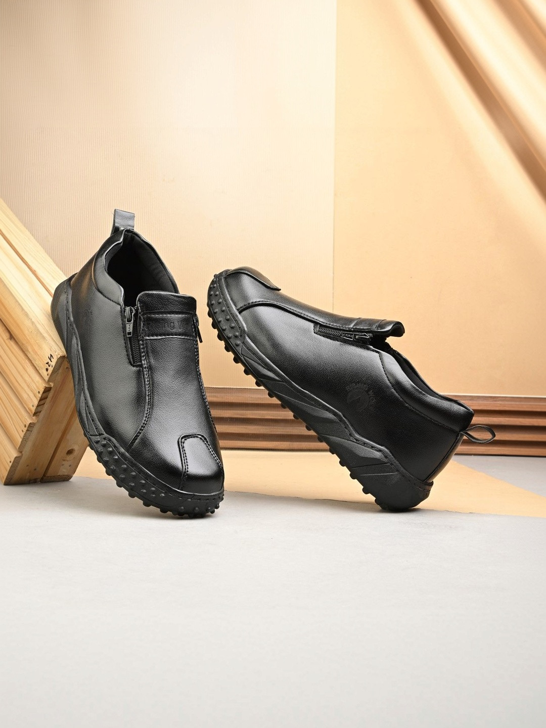 Rising Wolf Men Sneakers