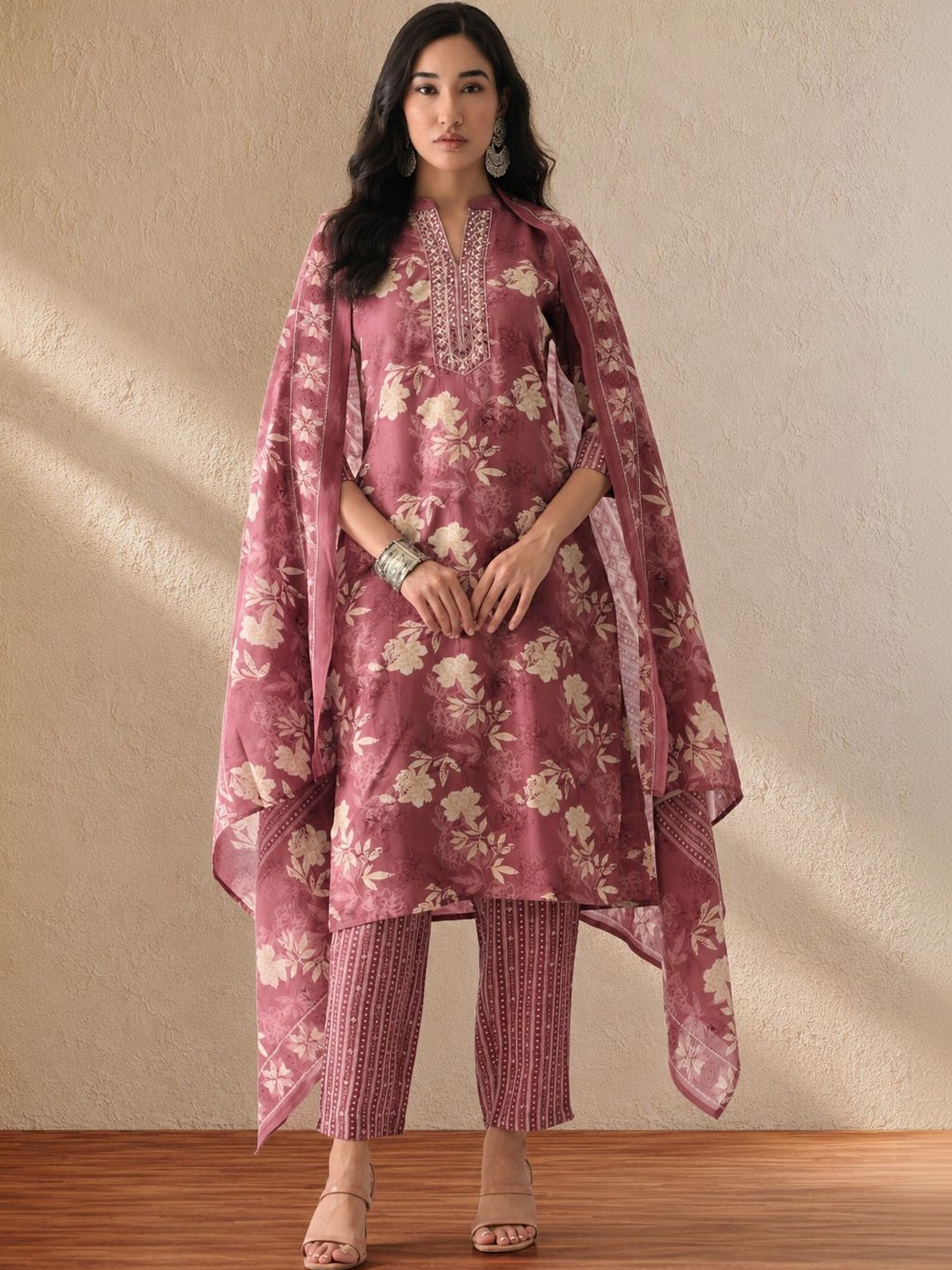Sabhyata Women Floral Printed Regular Thread Work Kurta with Trousers & With Dupatta