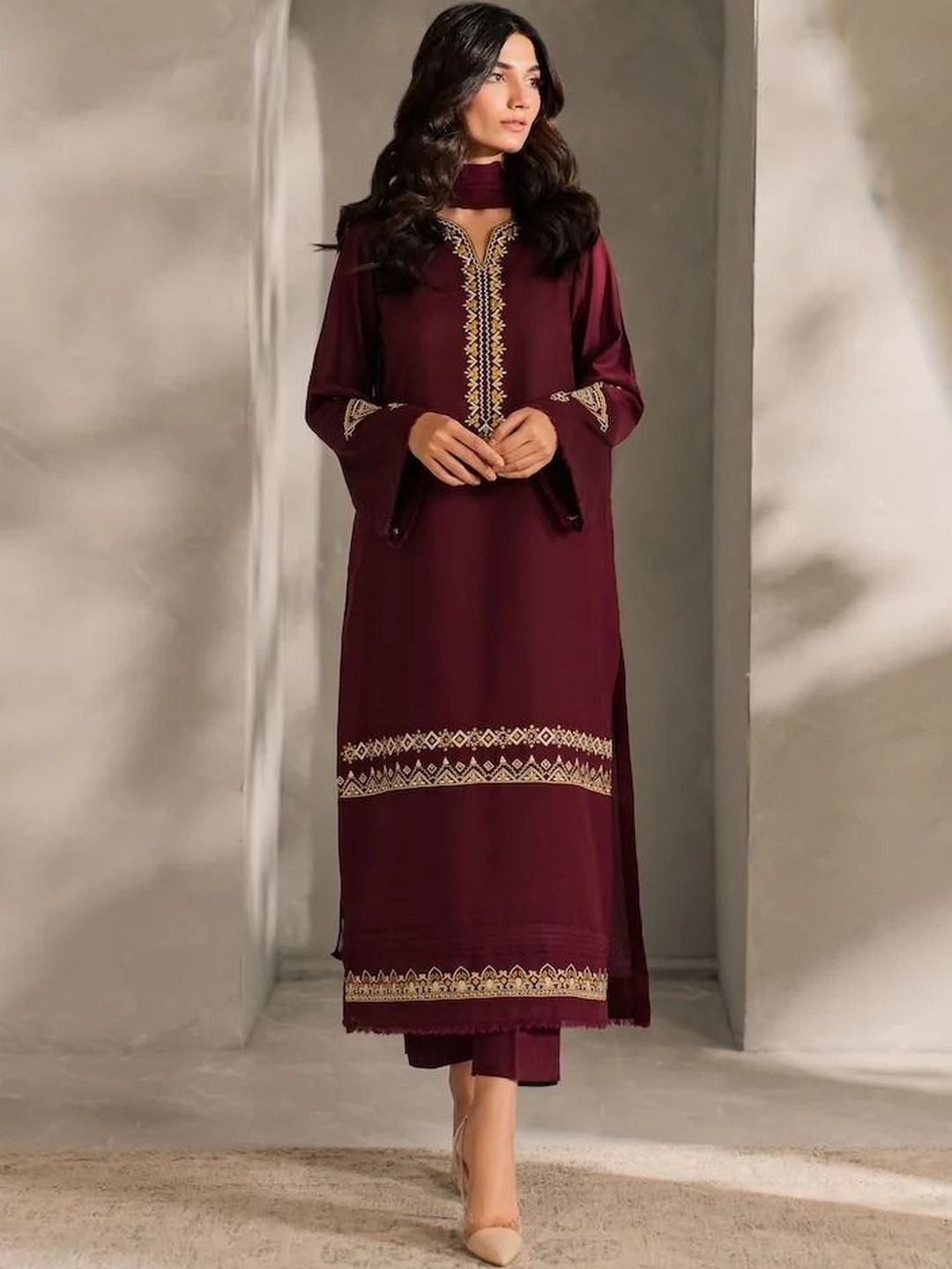 Sharara creations Women Ethnic Motifs Embroidered Regular Thread Work Kurta with Trousers & With Dupatta