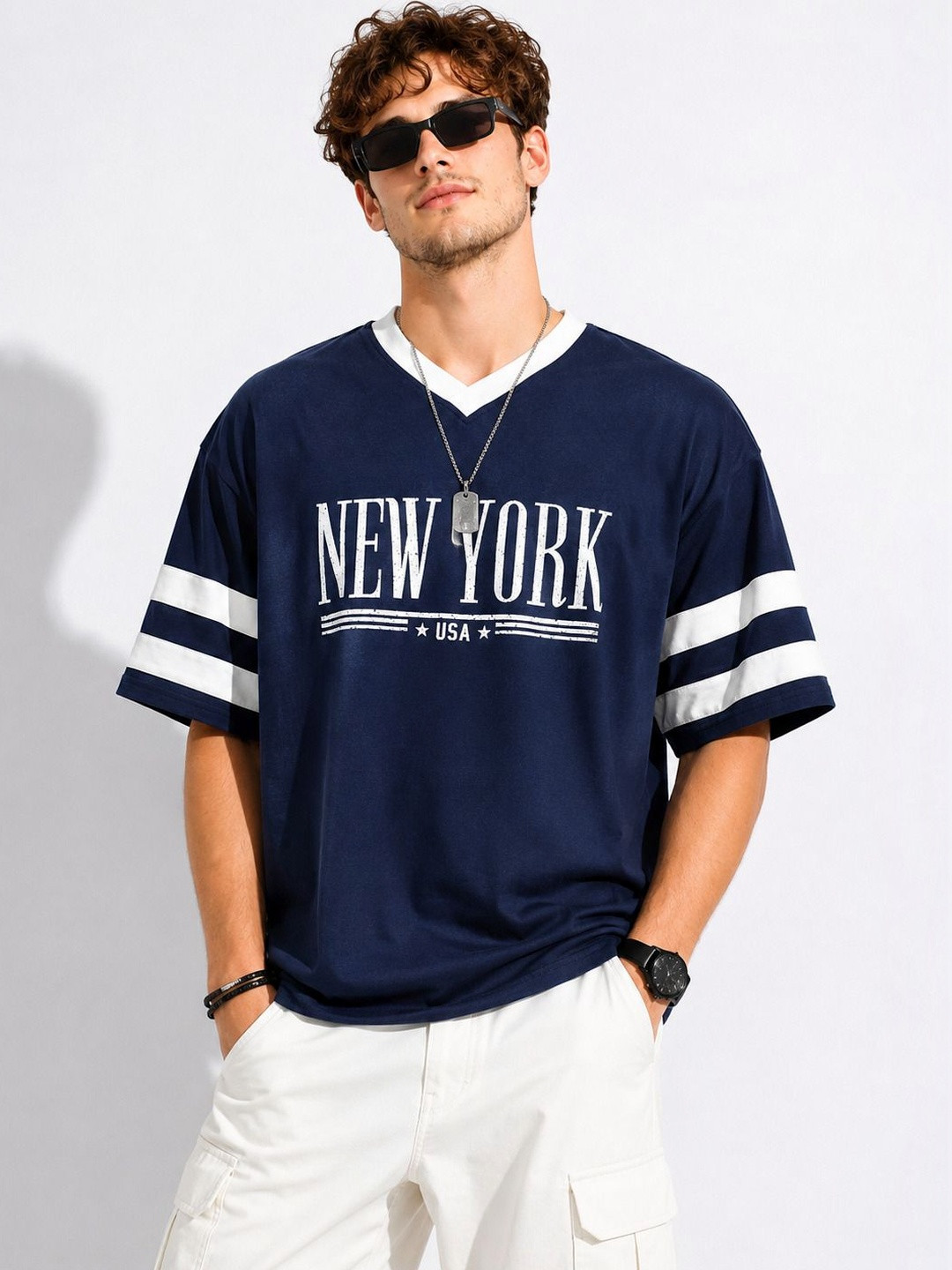 DOOR74 Men Typography Printed V-Neck T-shirt