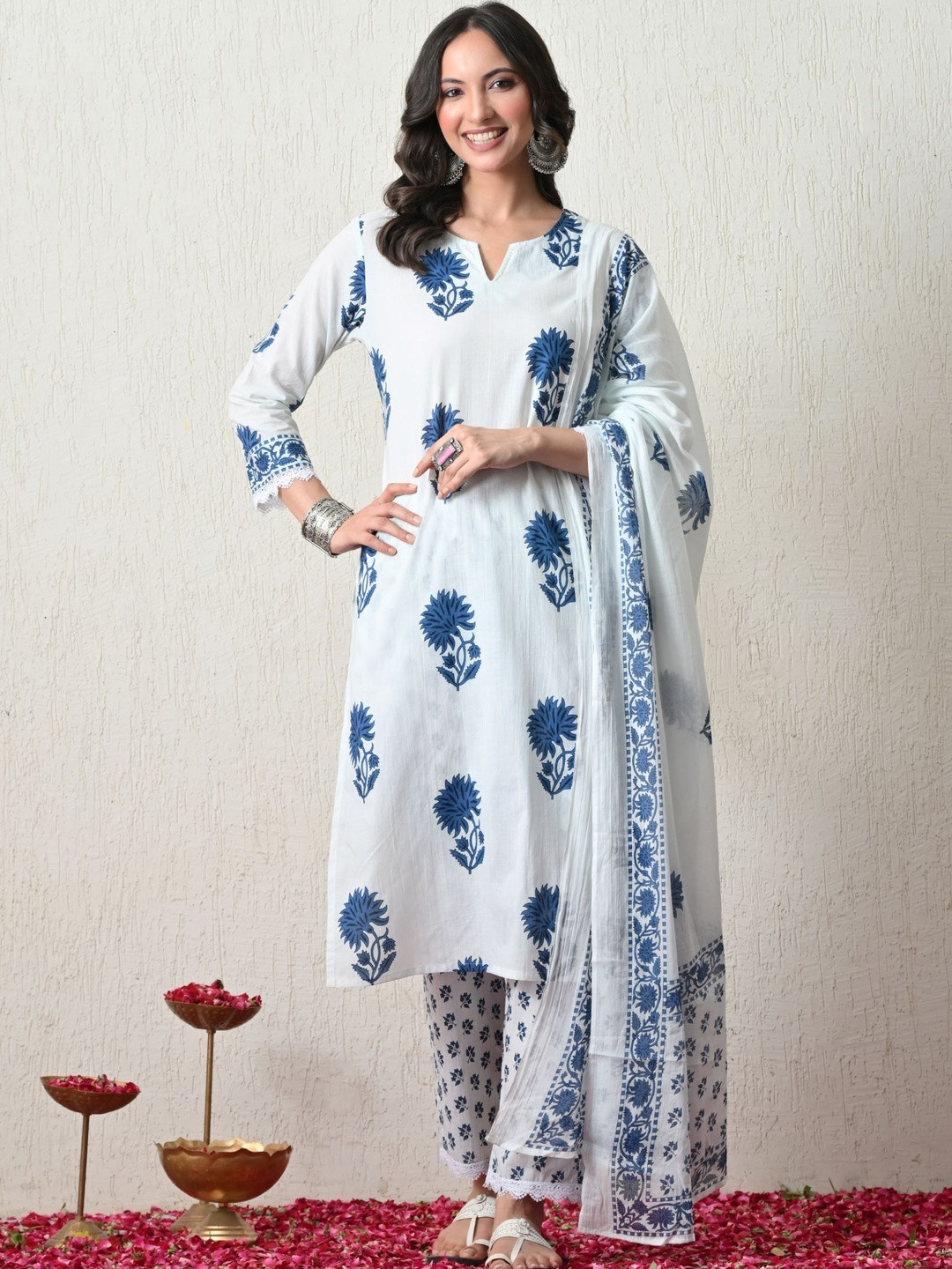Bunai Dhaga Women Floral Printed Regular Pure Cotton Kurta with Trousers & With Dupatta