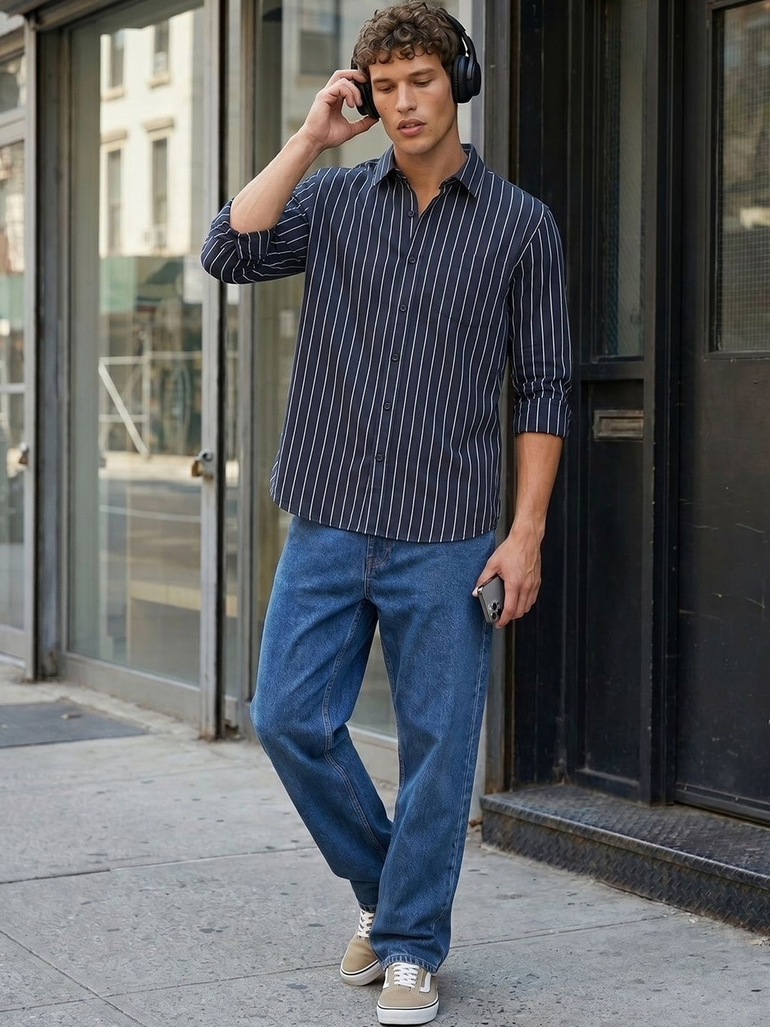glitchez Men Slim Fit Striped Casual Shirt