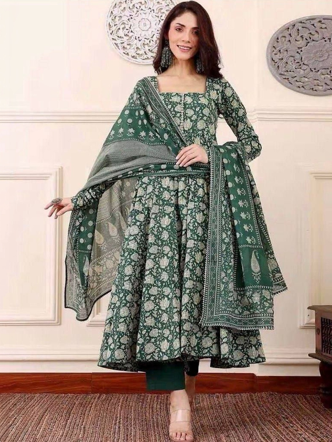 Chhipa Prints Women Floral Printed Regular Kurta with Trousers & With Dupatta