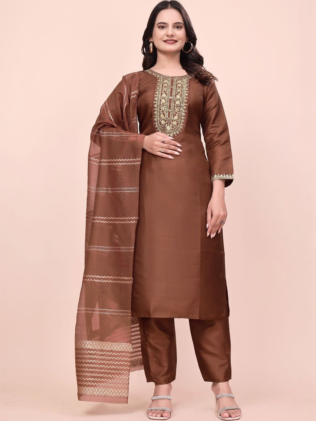 Klotden Women Ethnic Motifs Embroidered Regular Thread Work Kurta with Trousers & With Dupatta