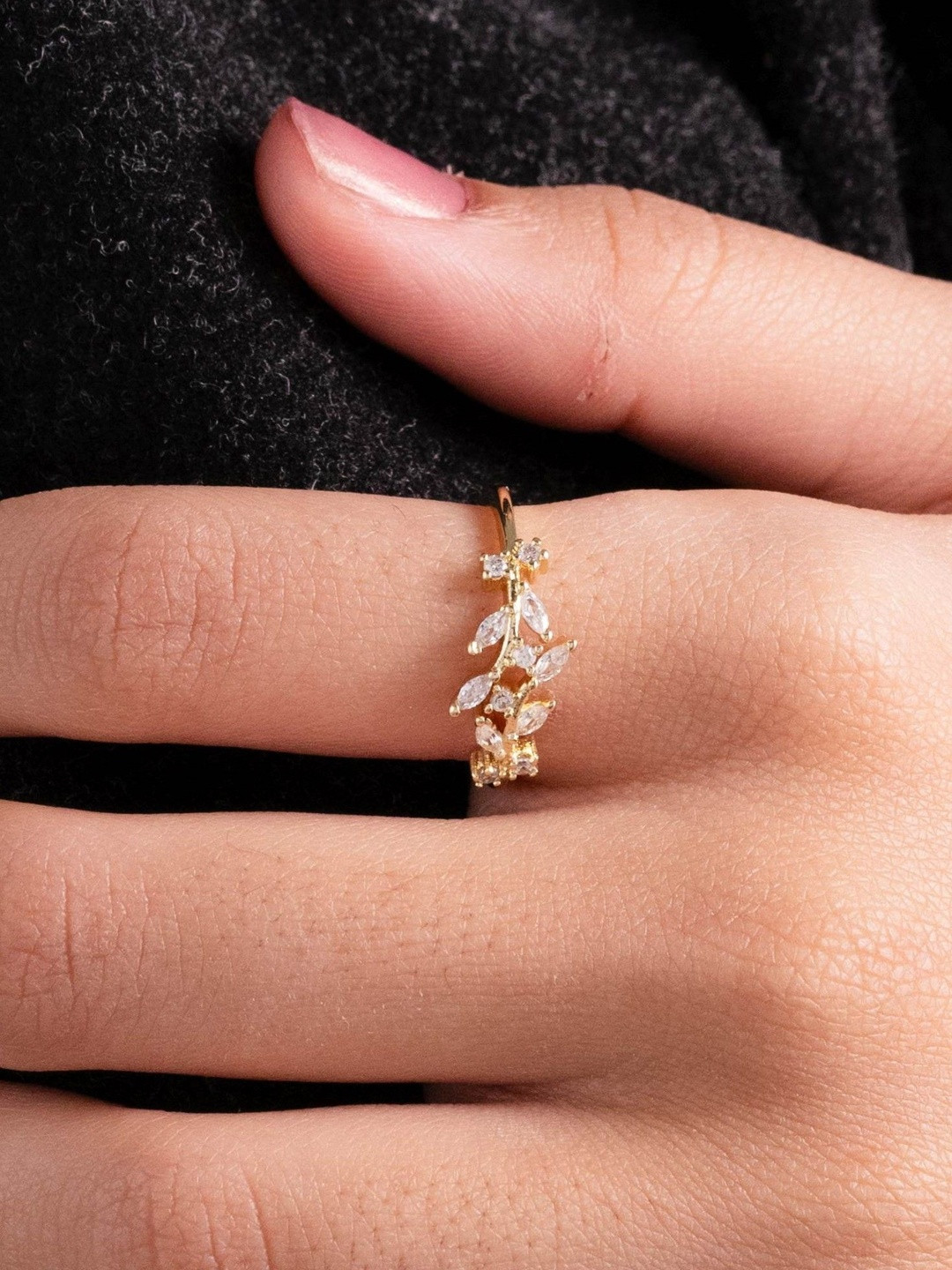 QUERALT Women Gold Toned Leaf Vine Ring
