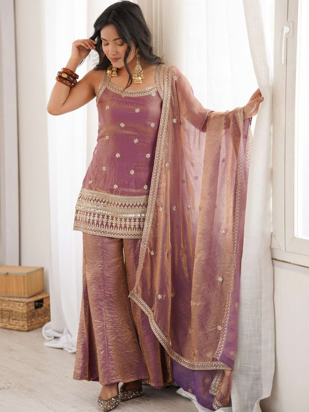 LEGENDBRITY Women Ethnic Motifs Embroidered Regular Thread Work Kurti with Sharara & With Dupatta