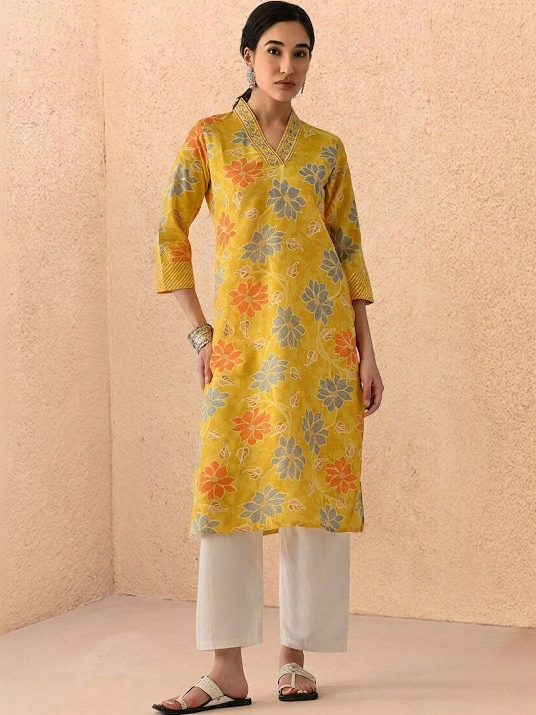 Sabhyata Women Floral Printed Thread Work Indie Prints Kurta