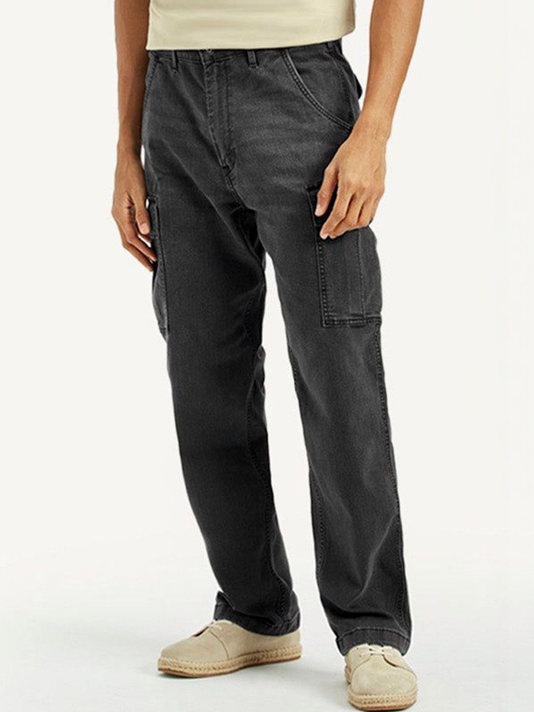 Levis Men Tapered Fit Mid-Rise Jeans
