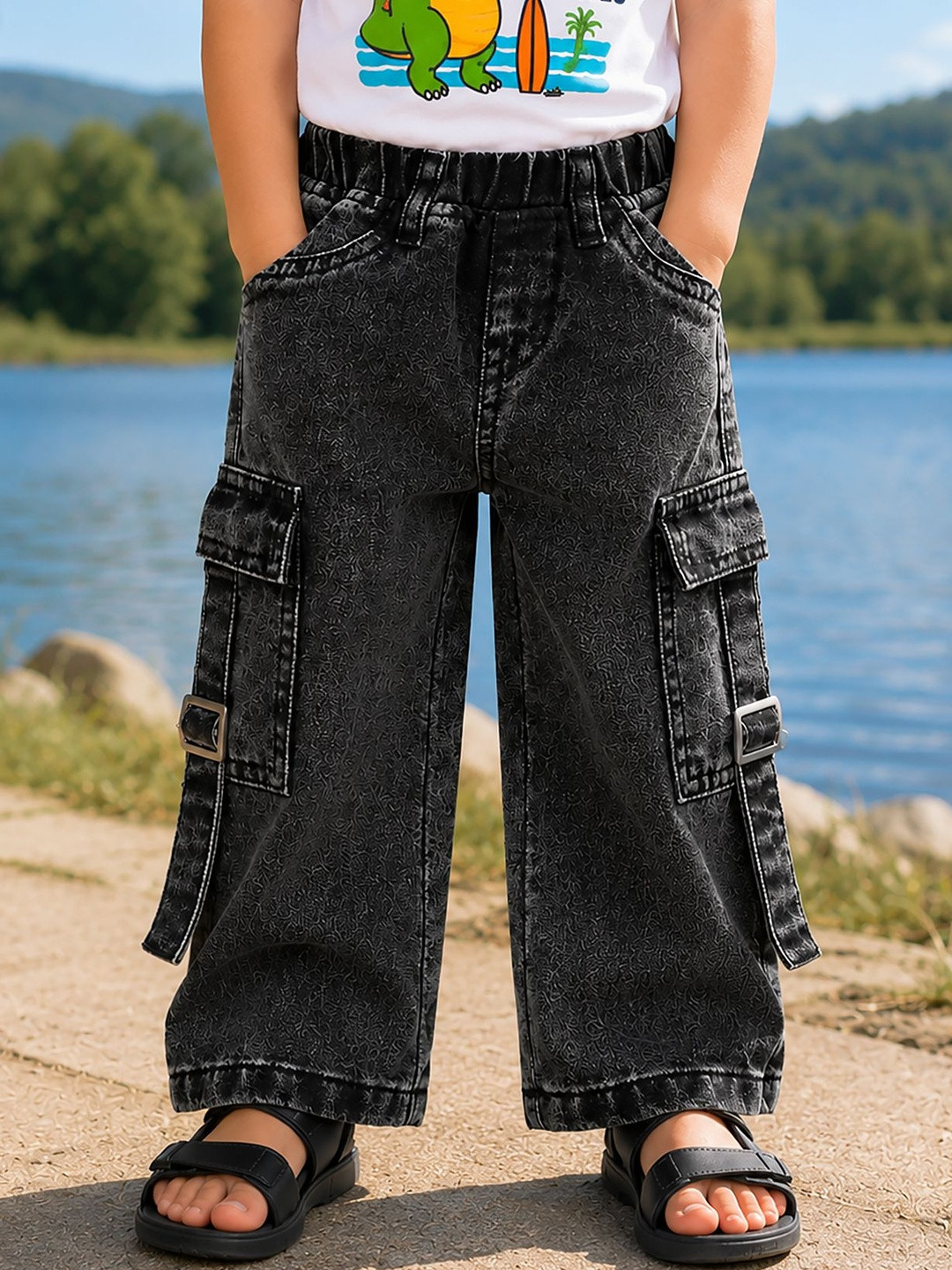 COUTUME COLLECTIONS Boys Relaxed Fit Mid-Rise Light Fade Coated Stretchable Jeans