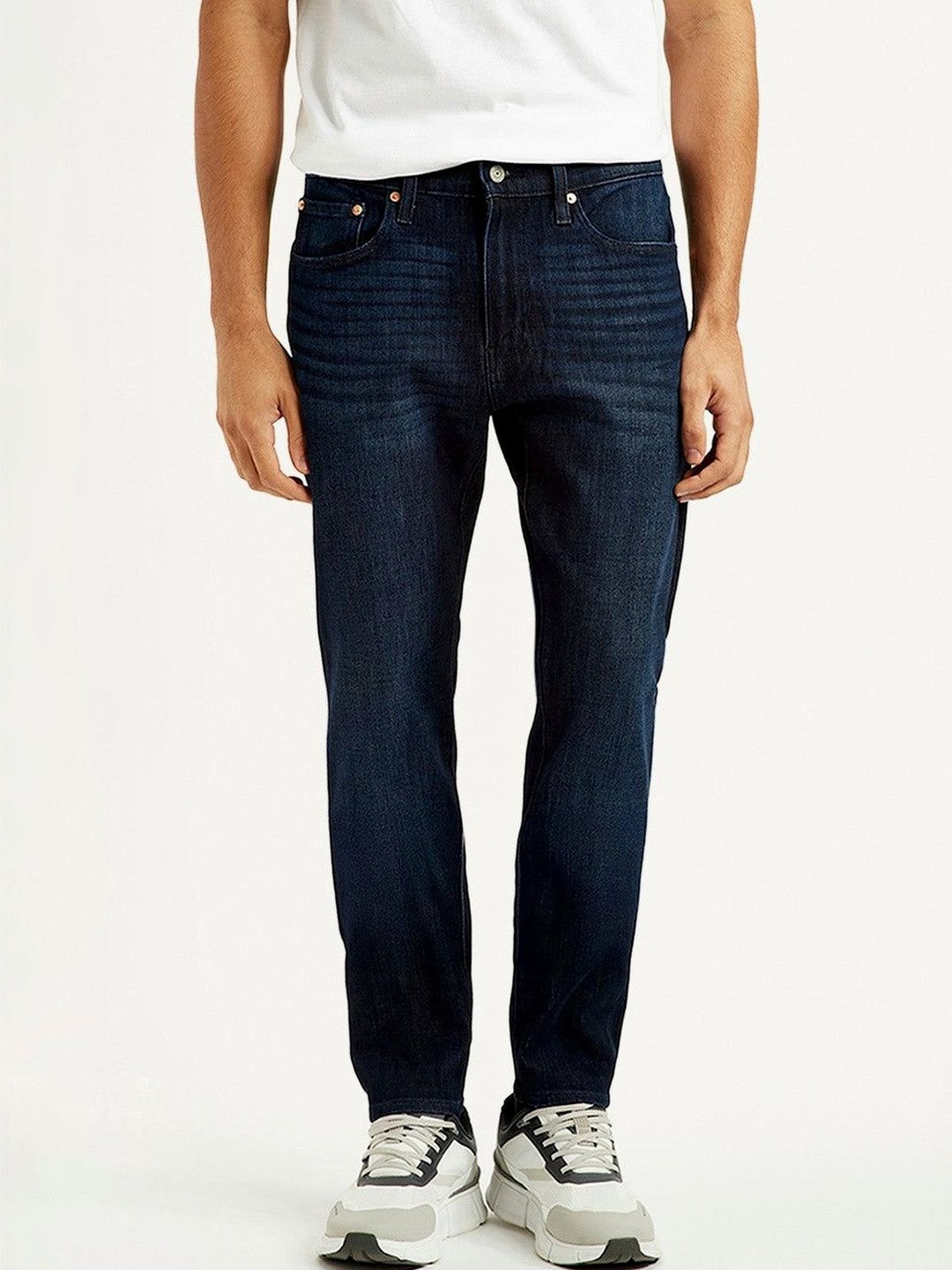 Levis Men Classic Tapered Fit Mid-Rise Light Fade Stretchable Jeans