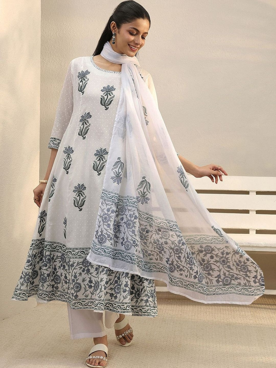 Libas Women Floral Printed Regular Kurta with Trousers & With Dupatta