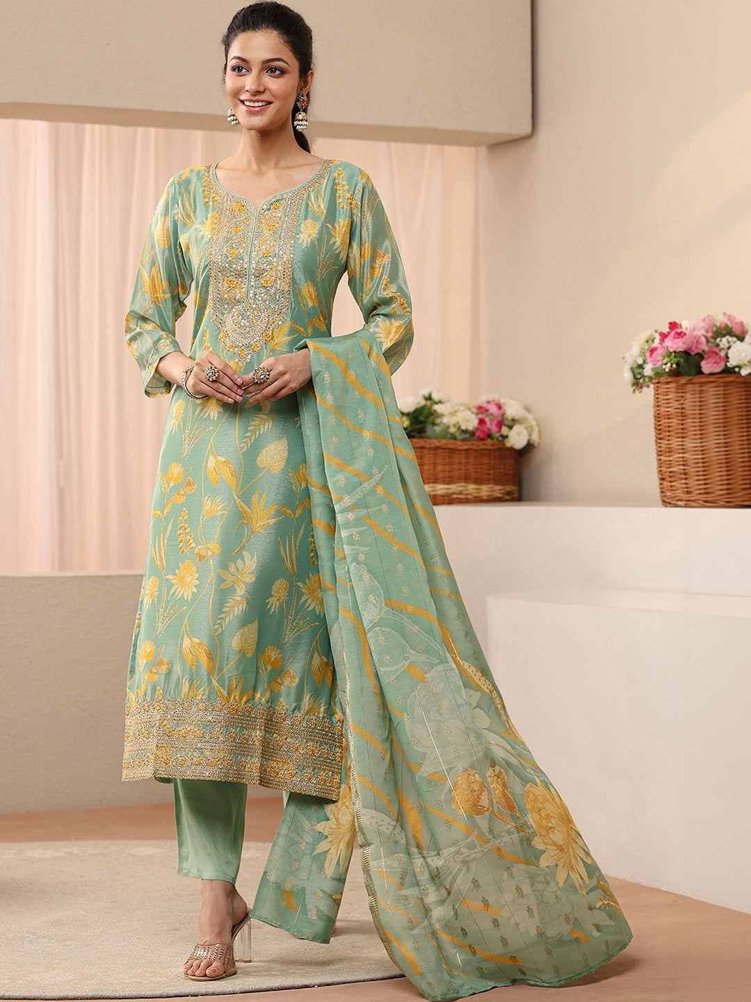 Libas Women Floral Printed Regular Kurta with Trousers & With Dupatta