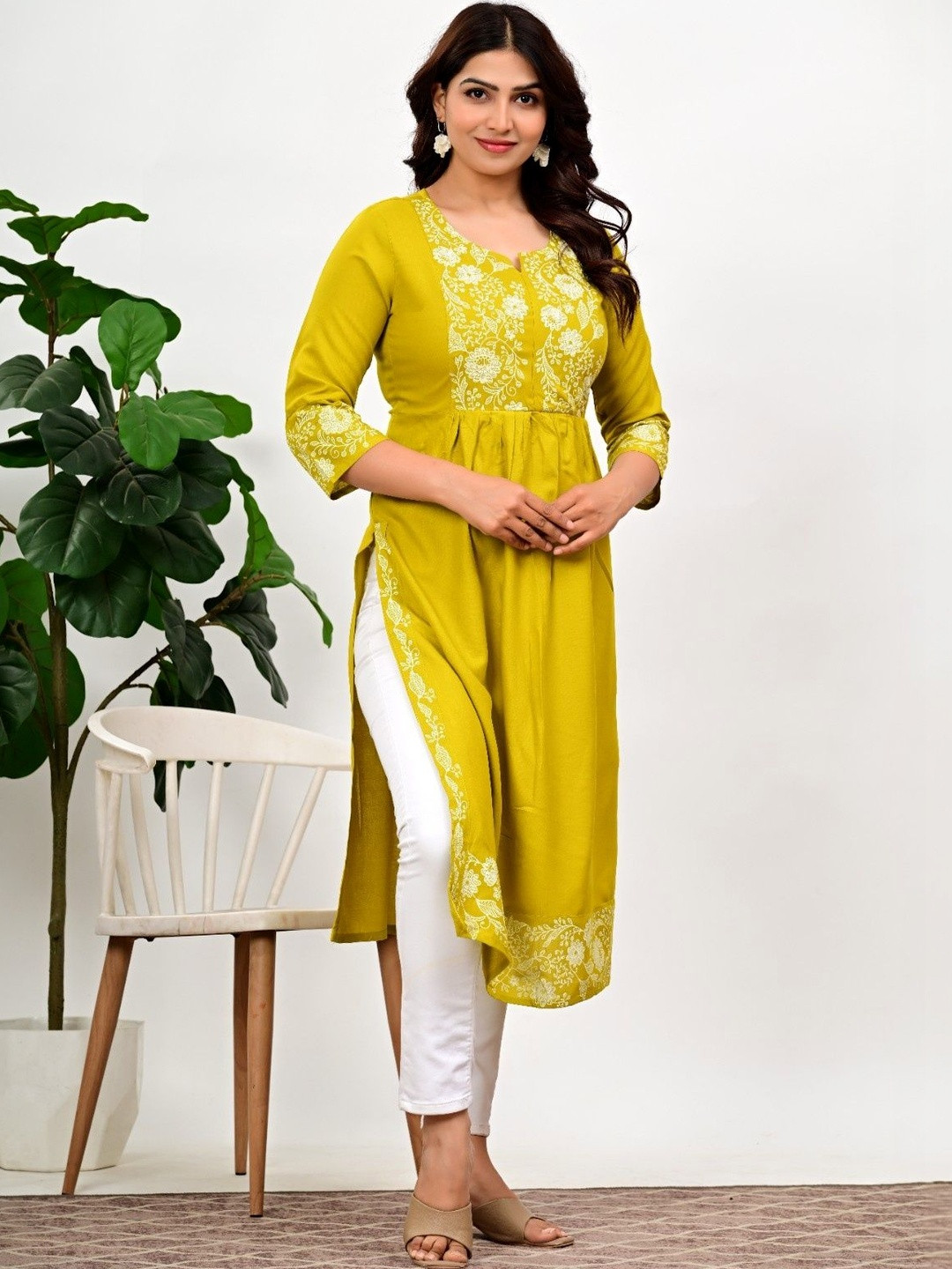 J.H Women Floral Embroidered Thread Work Kurta