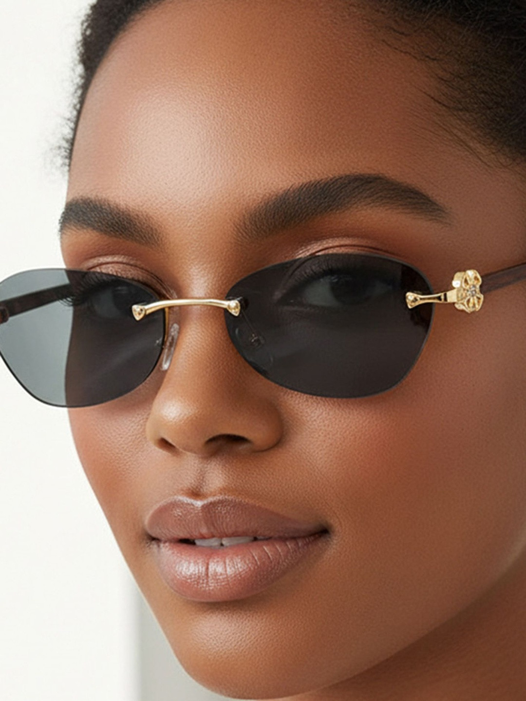 LULU & SKY Women Black Lens & Gold-Toned Oval Sunglasses with