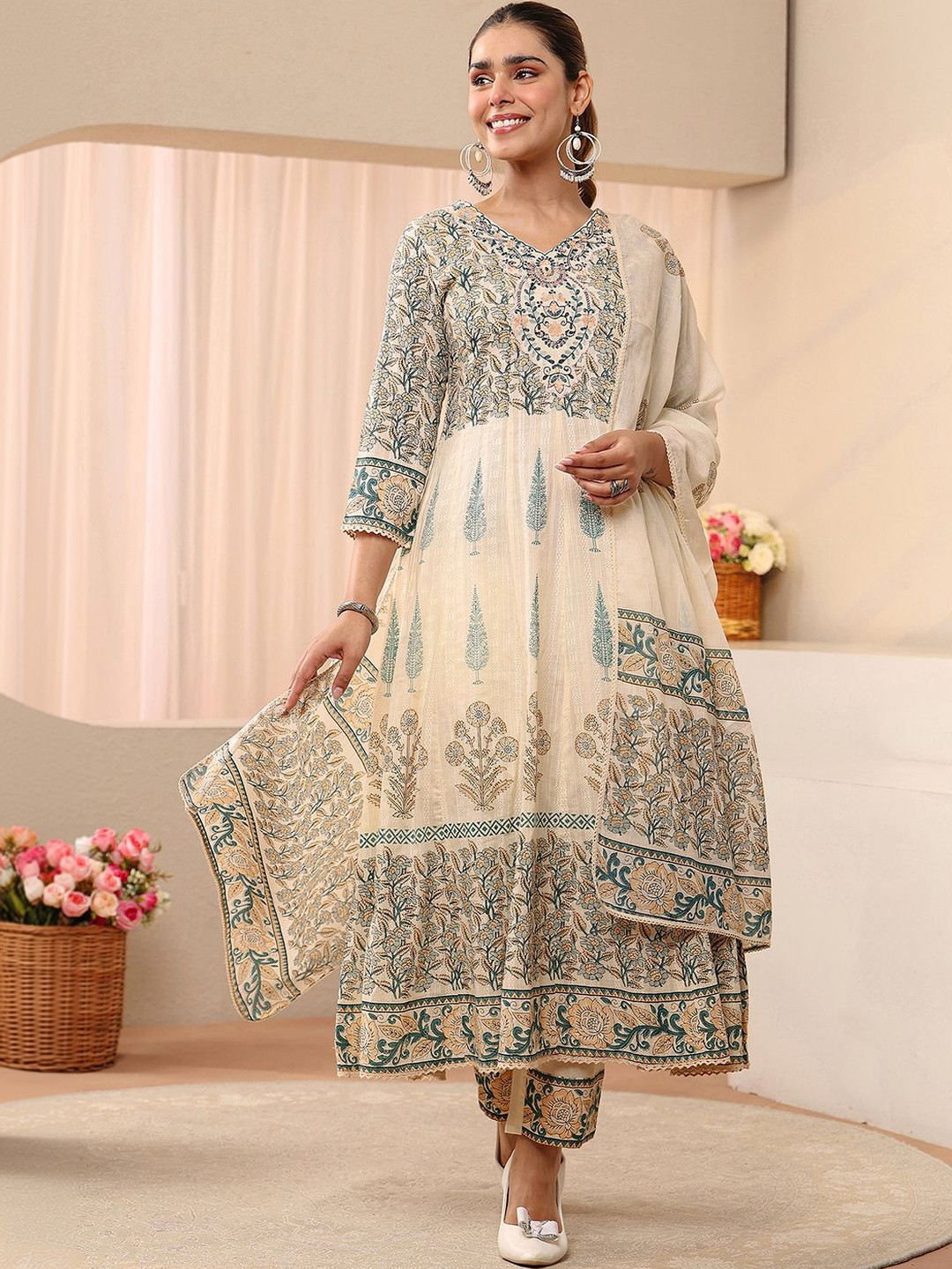 Libas Women Floral Printed Panelled Kurta with Trousers & With Dupatta