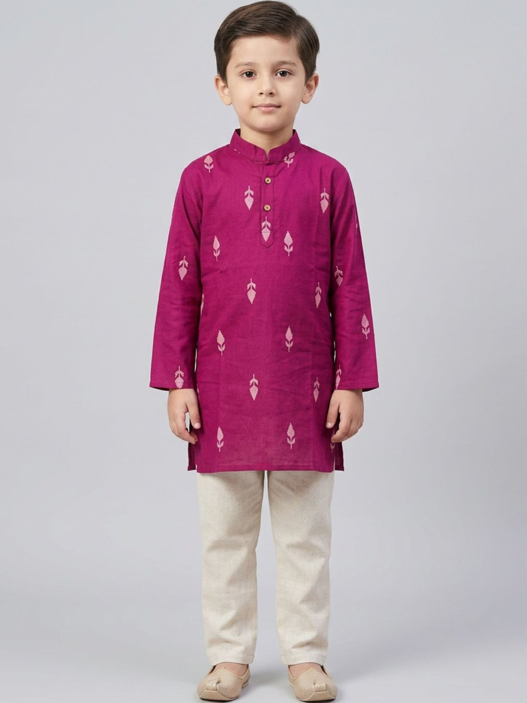 Biglilpeople Boys Embroidered Regular Kurta with Pyjamas