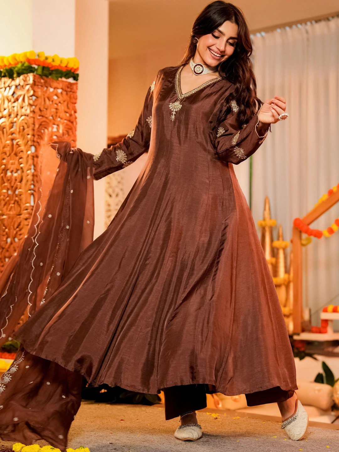 Koodii Designers Women Floral Embroidered Regular Thread Work Kurta with Trousers & With Dupatta