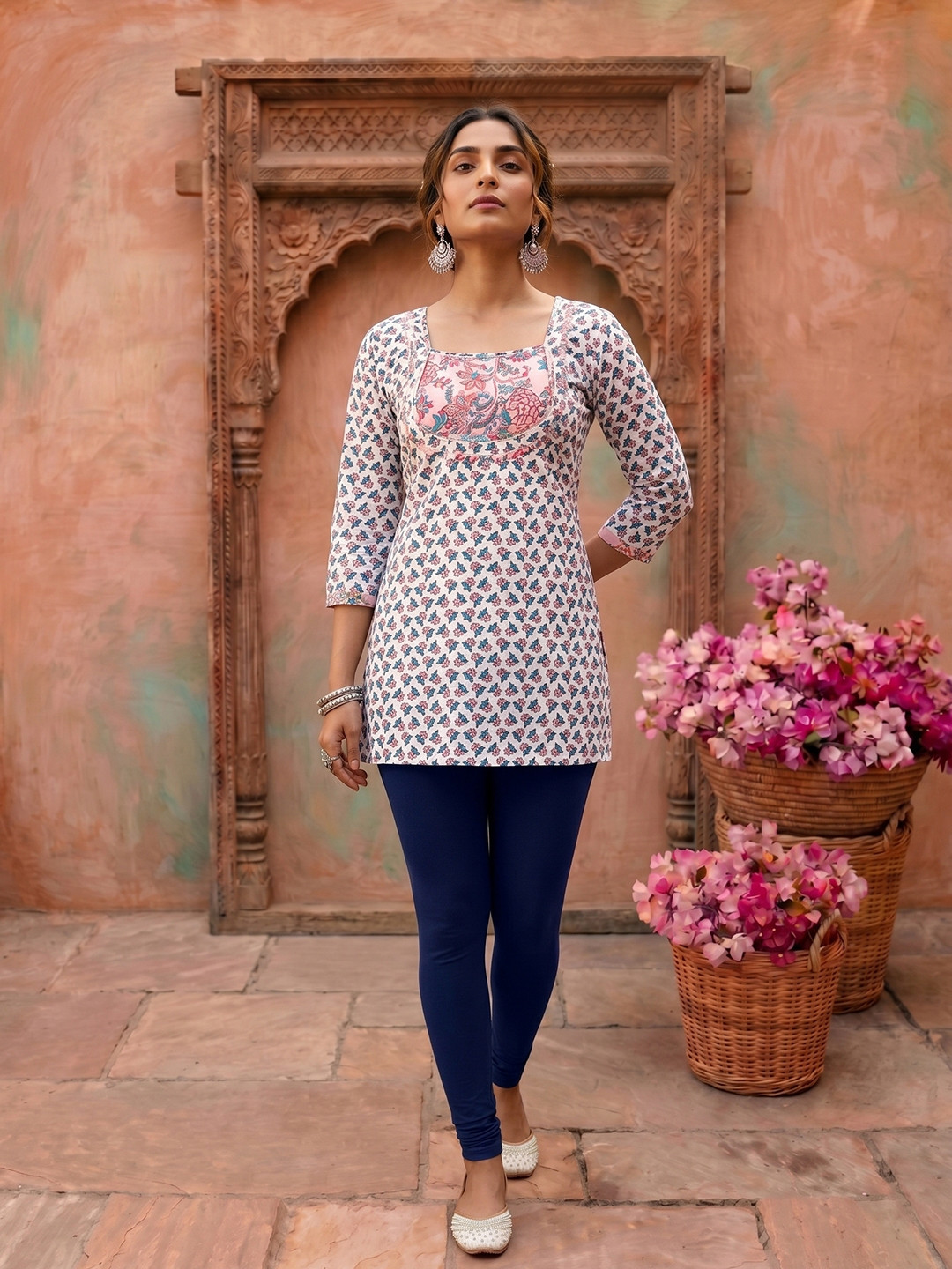 NAVYAAZRI Paisley Printed Square Neck Kurti