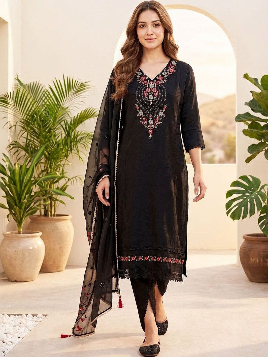 Varanga Women Floral Embroidered Regular Thread Work Kurta with Trousers & With Dupatta