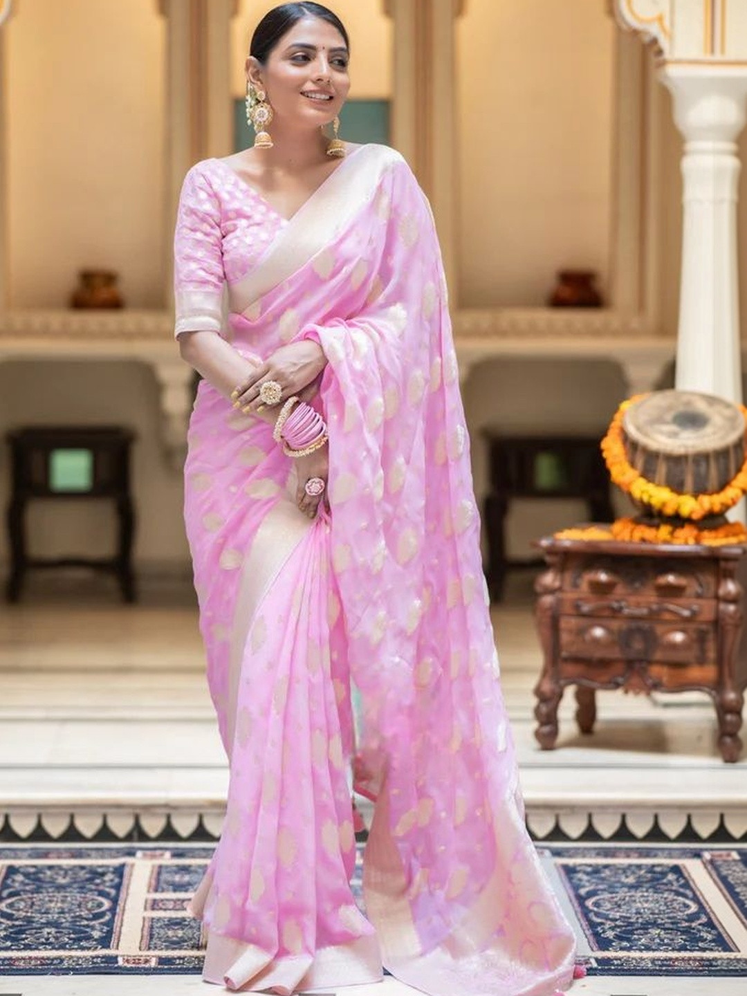 LIMDO Woven Design Zari Silk Blend Handloom Kanjeevaram Saree