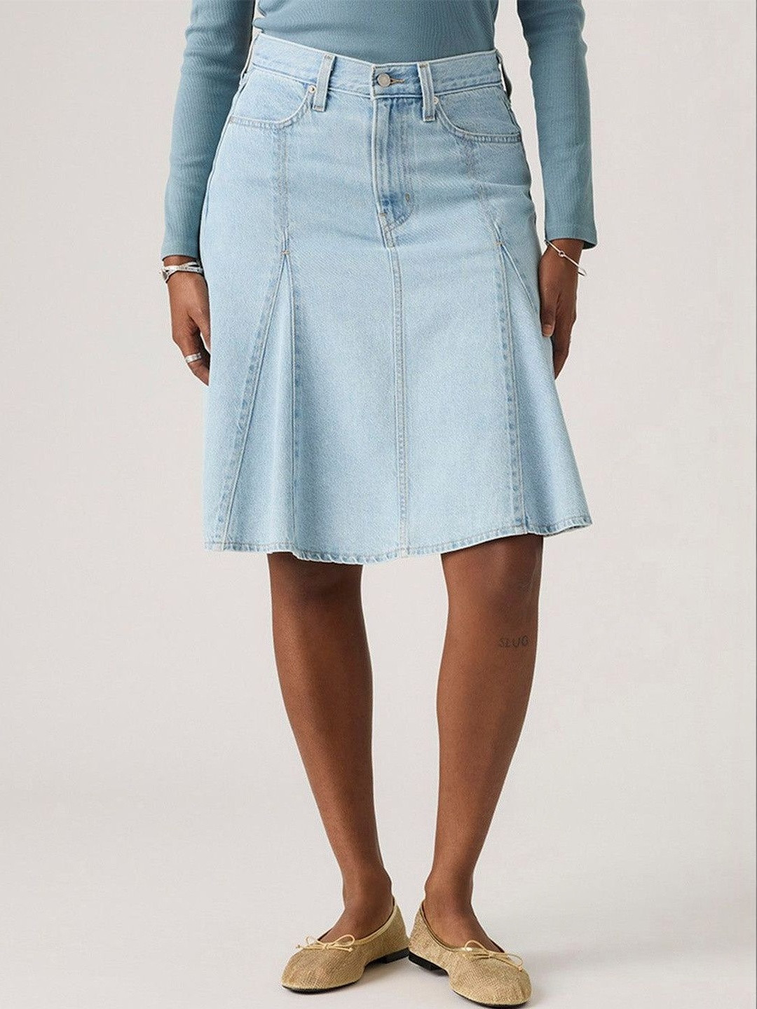 Levis Women's Mid Rise Light-Blue Regular Fit Skirt