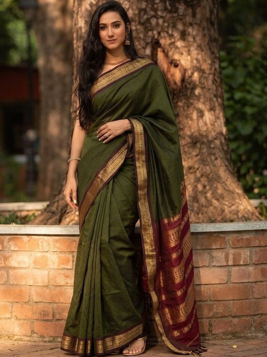 LIMDO Woven Design Zari Art Silk Kanjeevaram Saree