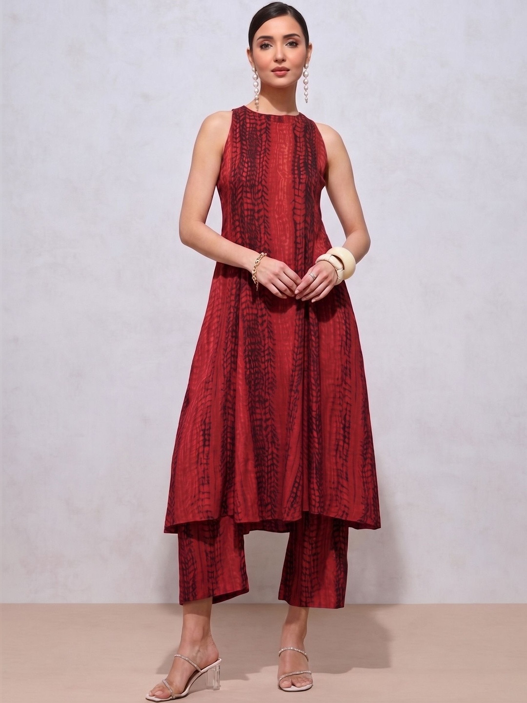 manokamna Women Printed Regular Kurta with Trousers