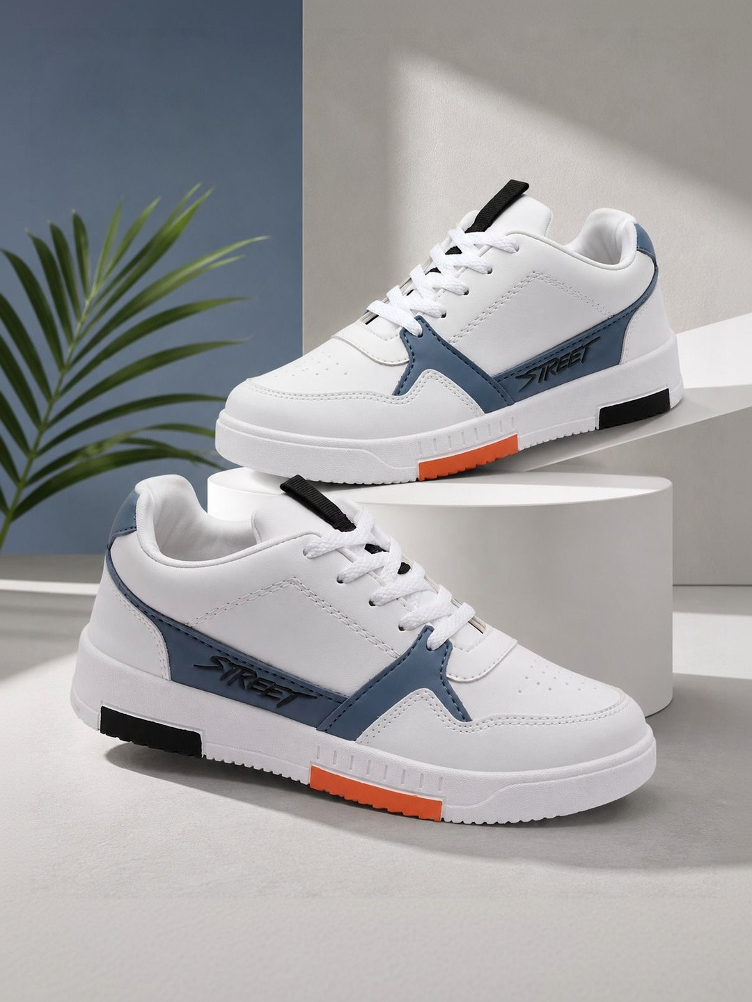 GRX Men Colourblocked Sneakers
