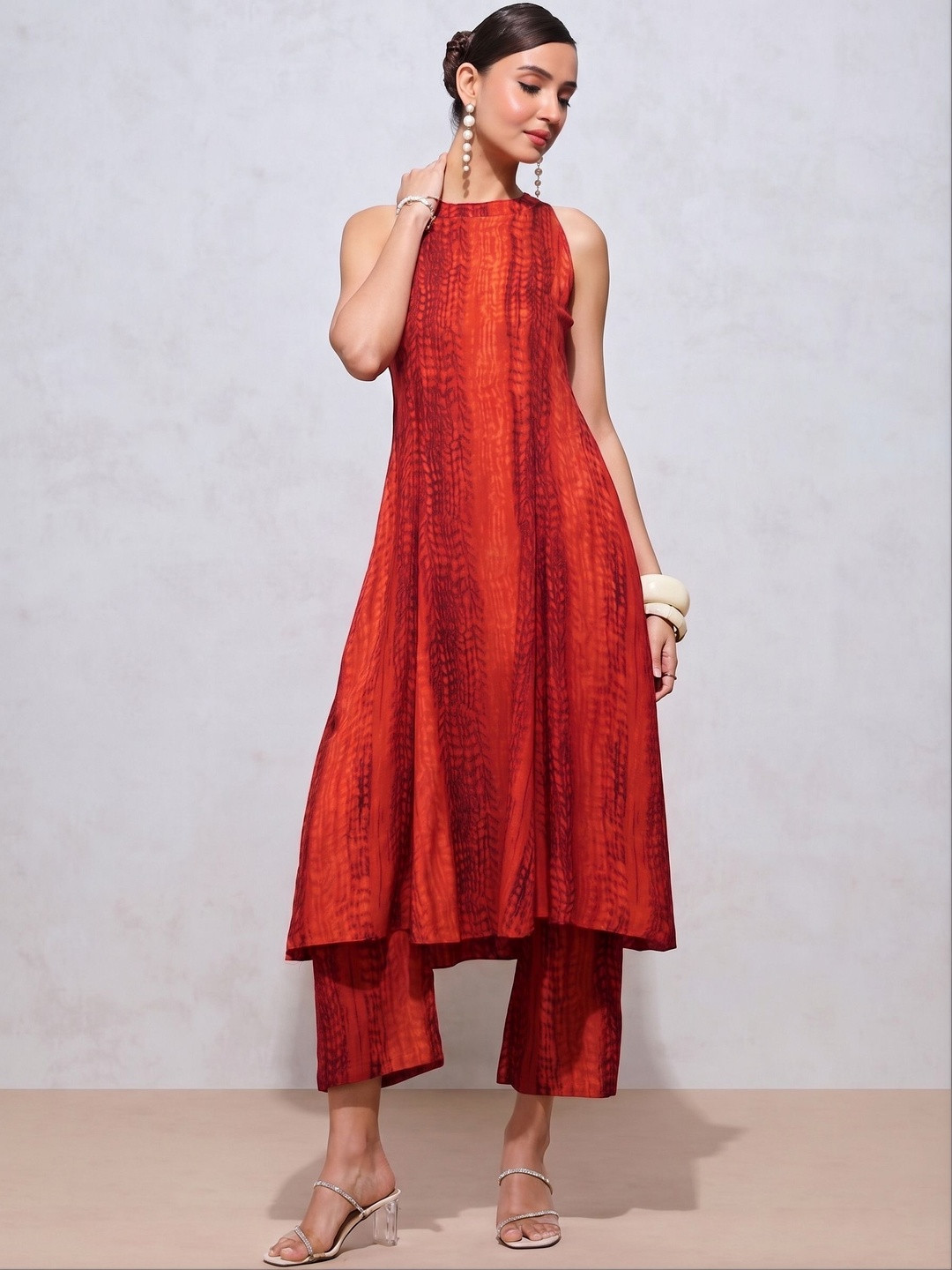 manokamna Women Printed Regular Kurta with Trousers