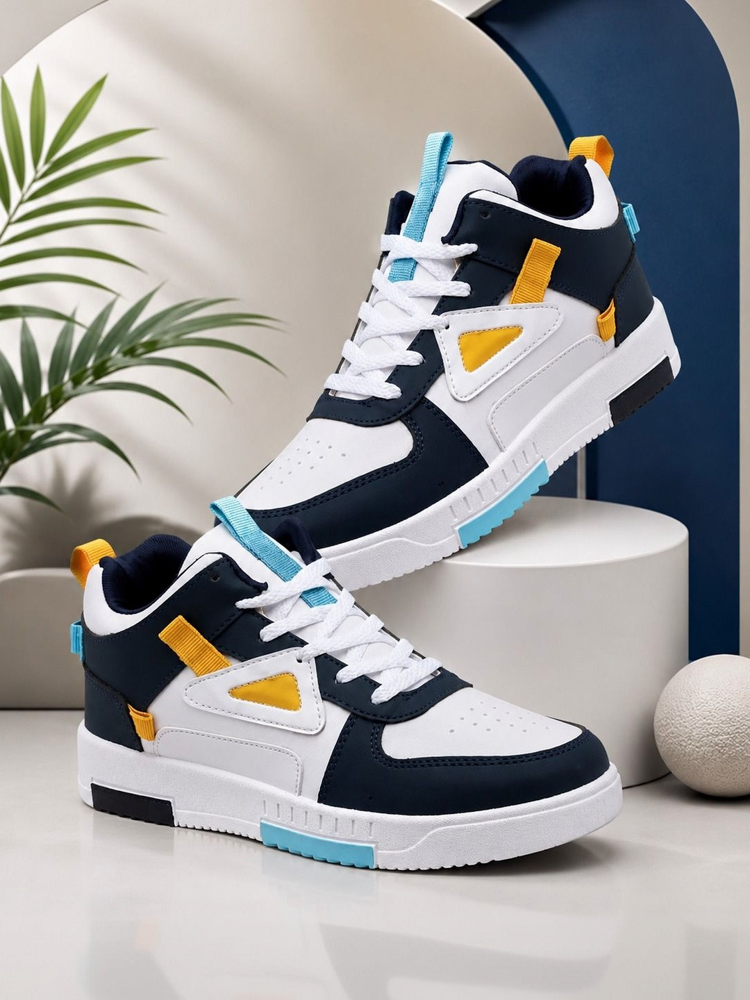 GRX Men Colourblocked Sneakers