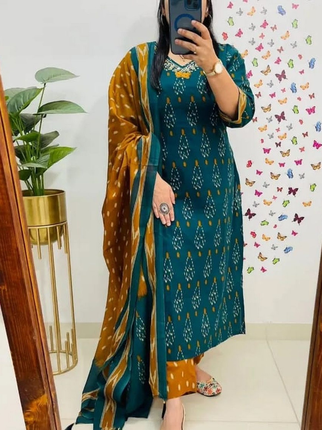 HIMAIRA FASHION Women Ethnic Motifs Printed Regular Thread Work Kurta with Palazzos & With Dupatta