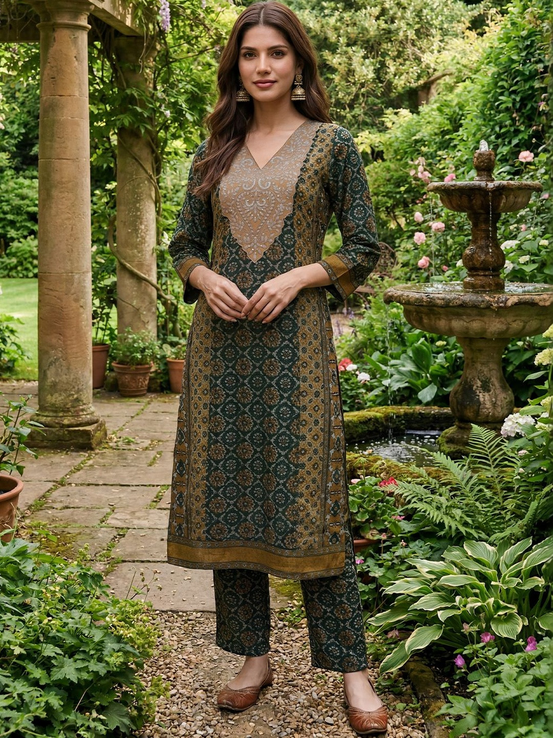 Lakshita Women Ethnic Motifs Printed Regular Thread Work Kurta Set