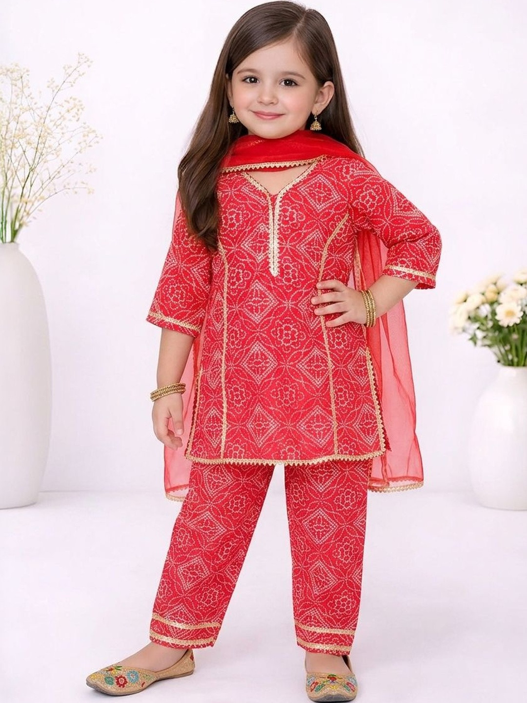 LITTLE GINNIE Girls Bandhani Printed Pure Cotton Kurti With Trousers & Dupatta