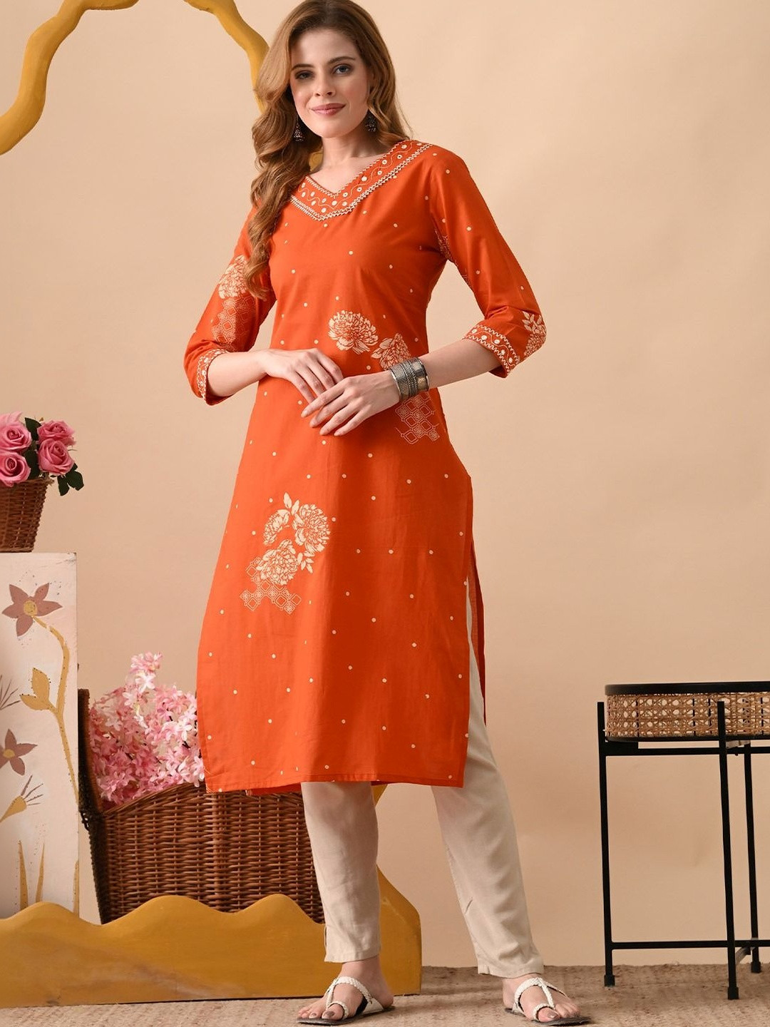 Shedika Women Floral Printed Thread Work Kurta