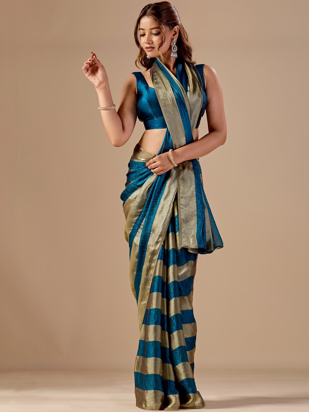 KIYAA FASHION Striped Organza Saree