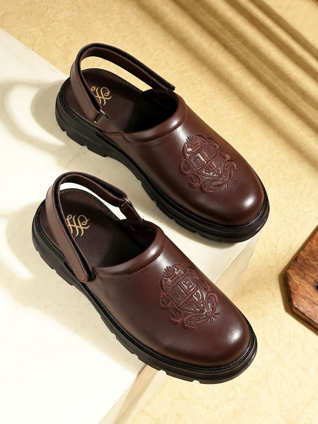 House of Pataudi Men Leather Clogs Sandals