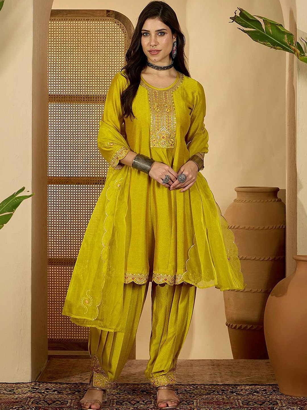 Gownwala Ethnic Motifs Embroidered Thread Work Thread Work Kurti